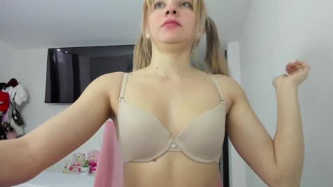 doll_oriana online show from 28, 1, 2025