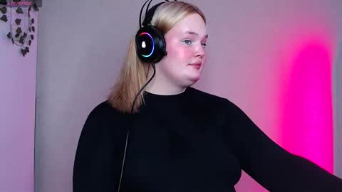 Snapshot of dolled_up_cvnt chatting on 23, 10, 2025 Miss Rose online show from 23, 10, 2025