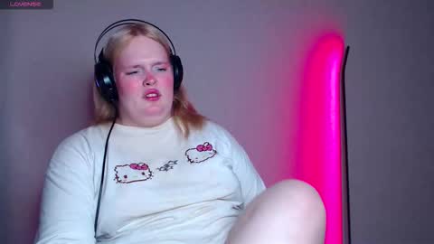 Snapshot of dolled_up_cvnt chatting on 31, 10, 2025 Miss Rose online show from 31, 10, 2025