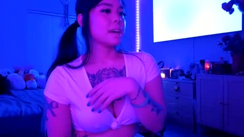 DOLLLFACE online show from 19, 2, 2025