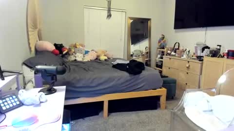 DOLLLFACE online show from 8, 3, 2025