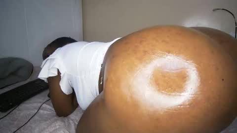 Snapshot of dollqueen_ chatting on 4, 10, 2025 dollqueen_ online show from 4, 10, 2025