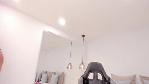 dolly walker online show from 25, 2, 2025