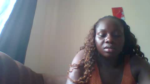 Snapshot of dollyvee chatting on 5, 5, 2026 dollyvee online show from 5, 5, 2026