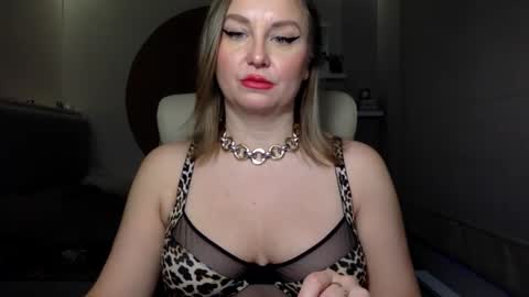 DOM MUMMY online show from 21, 12, 2024