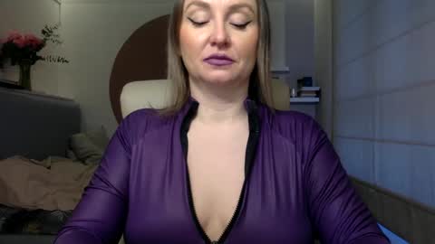DOM MUMMY online show from 20, 2, 2025