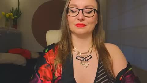 DOM MUMMY online show from 9, 3, 2026