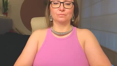 Snapshot of dom_mummy chatting on 26, 4, 2026 DOM MUMMY online show from 26, 4, 2026