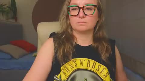 Snapshot of dom_mummy chatting on 24, 5, 2026 DOM MUMMY online show from 24, 5, 2026