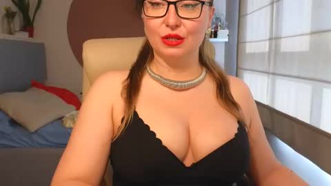 Snapshot of dom_mummy chatting on 2, 6, 2026 DOM MUMMY online show from 2, 6, 2026