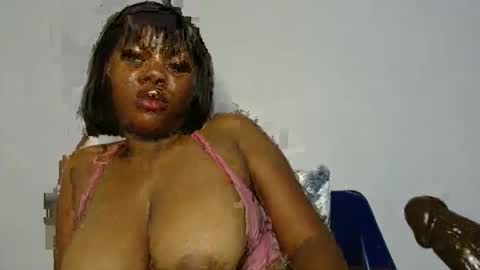 Snapshot of domina_veloura27 chatting on 27, 5, 2026 laura online show from 27, 5, 2026