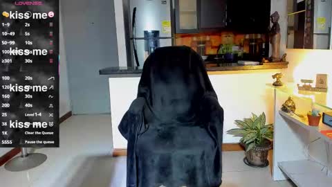 SANTI  independent model online show from 7, 10, 2025