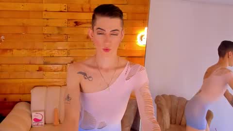 Snapshot of dominic_thailor chatting on 25, 11, 2025 Dominic online show from 25, 11, 2025