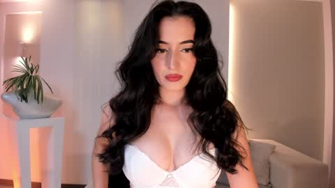 Dominique online show from 6, 1, 2025