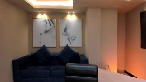 Dominique online show from 8, 3, 2025