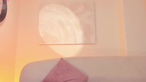 Dominique online show from 12, 3, 2025