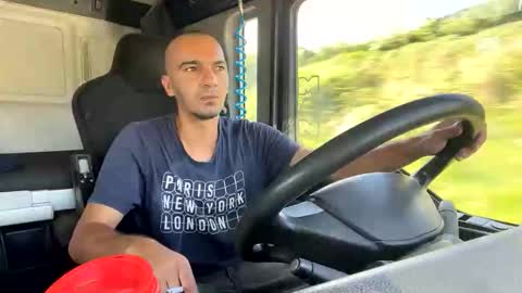 Snapshot of domnu_ozfutura chatting on 7, 10, 2025 domnu_ozfutura online show from 7, 10, 2025