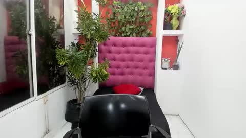 dona_tella online show from 30, 10, 2025