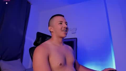 Snapshot of donathoo chatting on 1, 7, 2026 Donat Independent Model online show from 1, 7, 2026