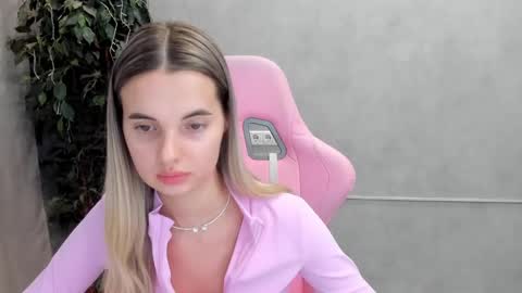 Snapshot of donnaaa_evans chatting on 26, 2, 2025 Donna On GMT2 Mon-Fri 3-9 AM online show from 26, 2, 2025