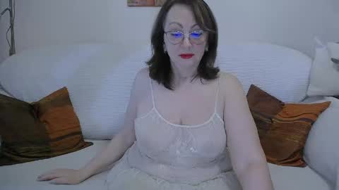 Snapshot of donnadoll4u chatting on 10, 4, 2026 Erica online show from 10, 4, 2026