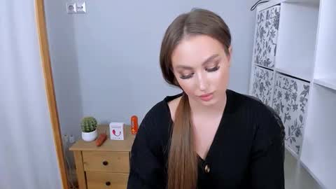 DonnaSensual online show from 19, 12, 2025