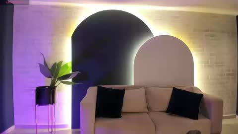  Donna Stonne  online show from 24, 9, 2025