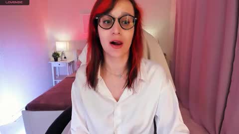 Snapshot of dora_marcelli chatting on 19, 9, 2025 Your Dora Follow me 3 online show from 19, 9, 2025