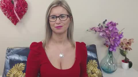 Snapshot of doreenkiss chatting on 2, 1, 2025 DoreenSexy online show from 2, 1, 2025