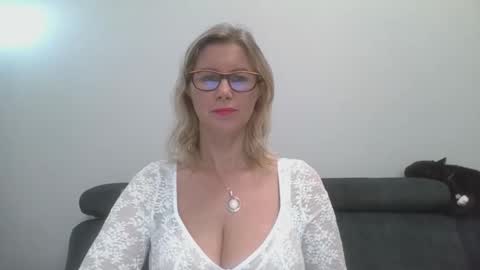 Snapshot of doreenkiss chatting on 14, 9, 2025 DoreenSexy online show from 14, 9, 2025