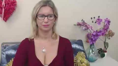 Snapshot of doreenkiss chatting on 10, 10, 2025 DoreenSexy online show from 10, 10, 2025
