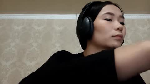 Snapshot of dorothygreene chatting on 18, 10, 2025 YuKi online show from 18, 10, 2025