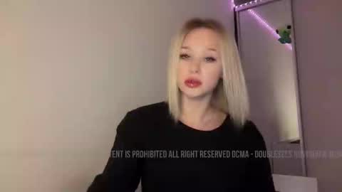 Snapshot of doublesees chatting on 8, 12, 2024 MOLLYYYY dont forget to give me a thumb up online show from 8, 12, 2024