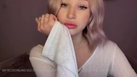 Snapshot of doublesees chatting on 13, 1, 2025 MOLLYYYY dont forget to give me a thumb up online show from 13, 1, 2025