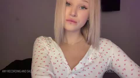 Snapshot of doublesees chatting on 19, 1, 2025 MOLLYYYY dont forget to give me a thumb up online show from 19, 1, 2025