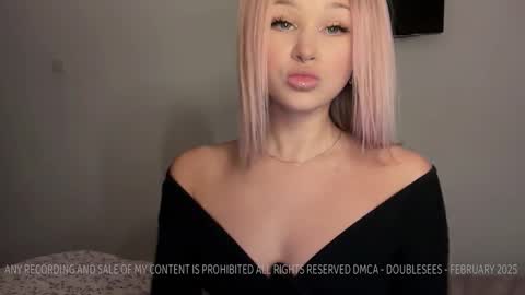 Snapshot of doublesees chatting on 4, 3, 2025 MOLLYYYY dont forget to give me a thumb up online show from 4, 3, 2025