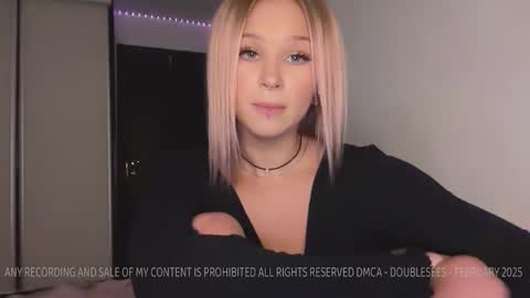 Snapshot of doublesees chatting on 6, 3, 2025 MOLLYYYY dont forget to give me a thumb up online show from 6, 3, 2025