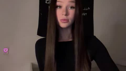 Snapshot of doublesees chatting on 9, 10, 2025 MOLLYYYY dont forget to give me a thumb up online show from 9, 10, 2025