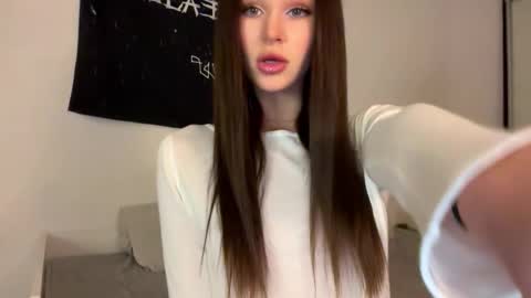 Snapshot of doublesees chatting on 16, 10, 2025 MOLLYYYY dont forget to give me a thumb up online show from 16, 10, 2025