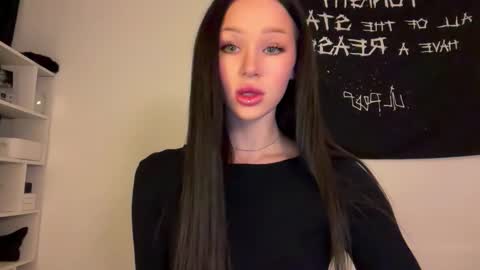 Snapshot of doublesees chatting on 21, 10, 2025 MOLLYYYY dont forget to give me a thumb up online show from 21, 10, 2025