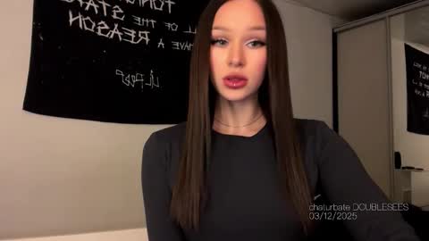 Snapshot of doublesees chatting on 3, 12, 2025 MOLLYYYY dont forget to give me a thumb up online show from 3, 12, 2025