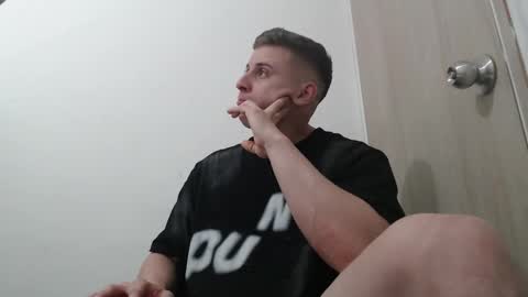 Snapshot of draco_boy2000 chatting on 14, 11, 2025 draco_boy2000 online show from 14, 11, 2025