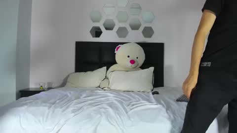 Snapshot of drake_and_zara chatting on 6, 11, 2025 Drake and Zara online show from 6, 11, 2025