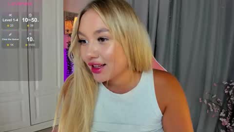 Snapshot of dreamaise chatting on 16, 9, 2025  Mary   pvt open    use pink and blue app lovense online show from 16, 9, 2025