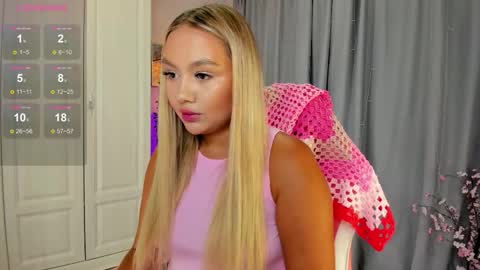 Snapshot of dreamaise chatting on 18, 9, 2025  Mary   pvt open    use pink and blue app lovense online show from 18, 9, 2025