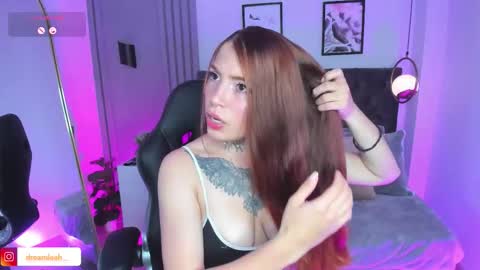 dreamleah_ online show from 6, 11, 2025