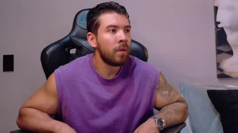 Snapshot of dreammr1 chatting on 19, 4, 2026 cris online show from 19, 4, 2026