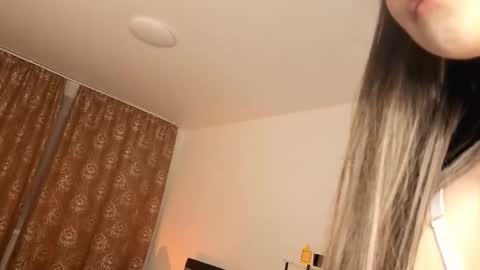 Snapshot of dreamsnoir chatting on 11, 10, 2025 Mila online show from 11, 10, 2025