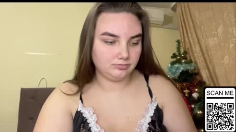 Snapshot of dreamyblushfairy chatting on 22, 12, 2025 Mila online show from 22, 12, 2025