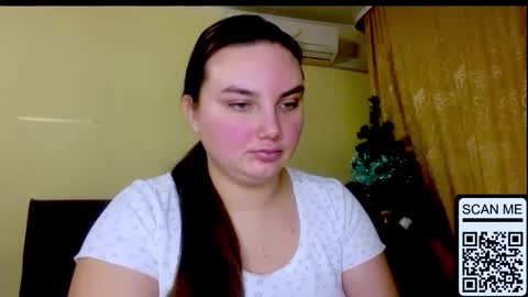 Snapshot of dreamyblushfairy chatting on 4, 2, 2026 Mila online show from 4, 2, 2026